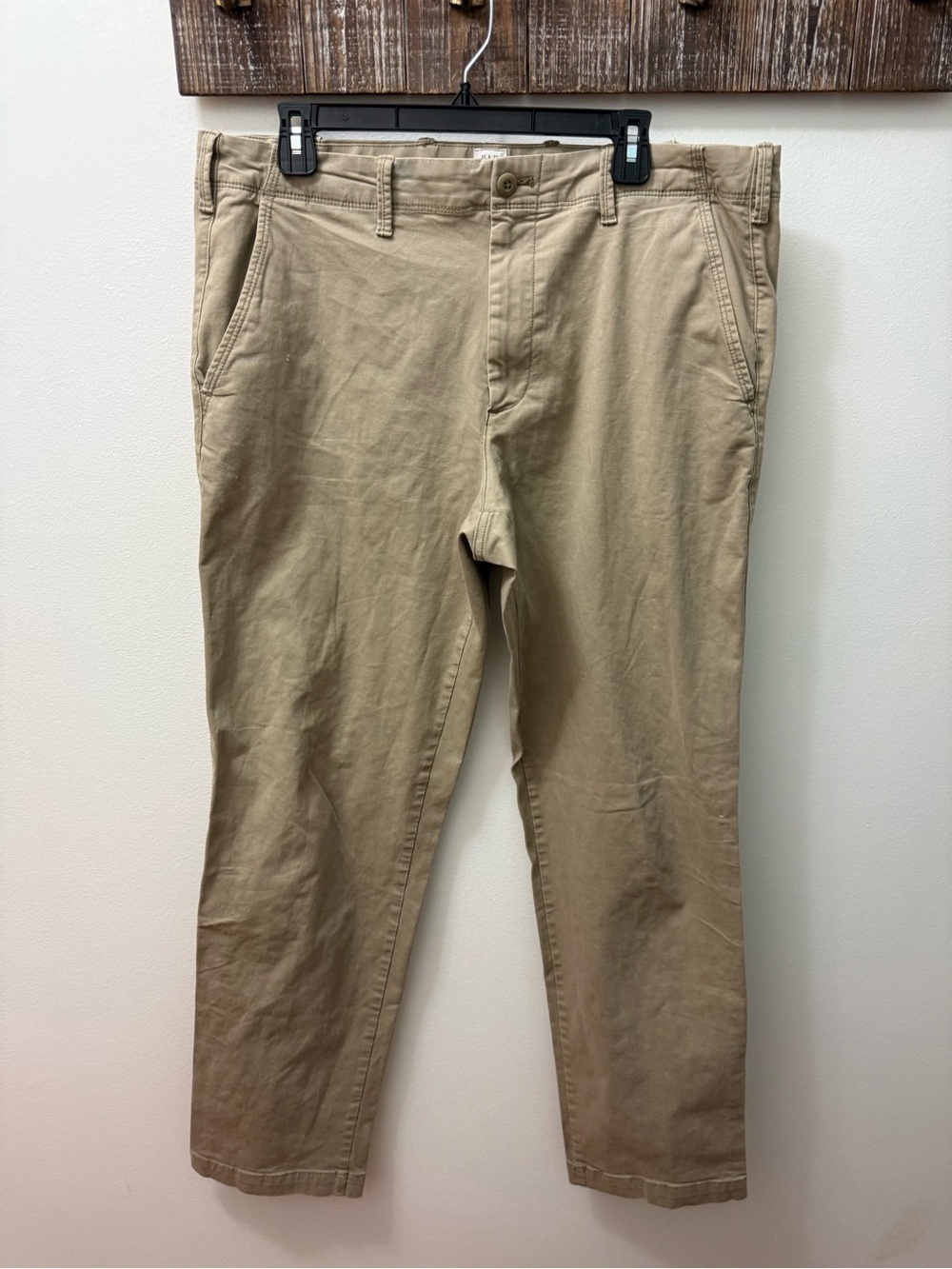 GAP Khaki Capri Pants - Beige 36x34 straight leg